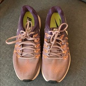 Used Nike zoom Pegasus 33 in lavender color